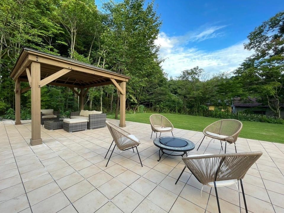 Property building, Garden, Balcony/Terrace