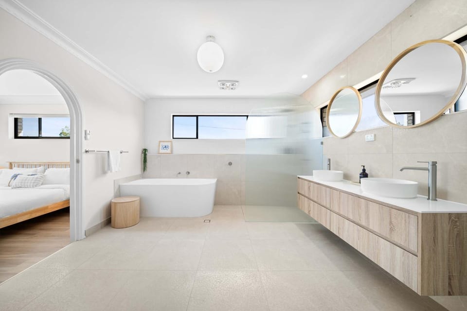 Shower, Toilet, Bathroom, Bath