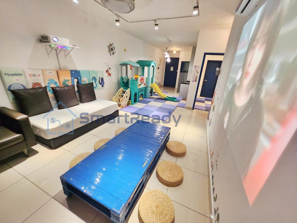Living room, Photo of the whole room