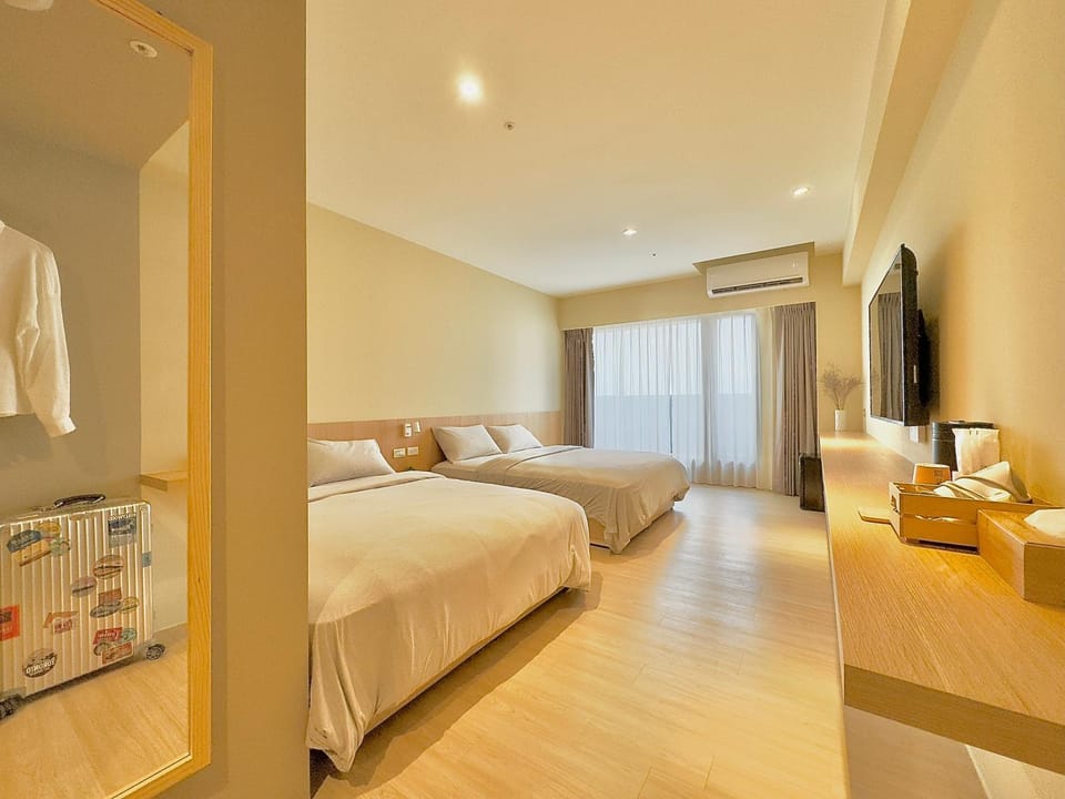 Brown House Hotel - Taipei Main Station Inn in Taipei City