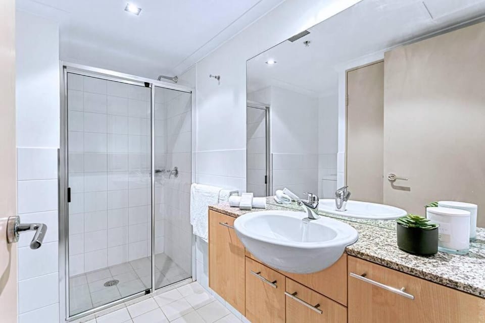 LN409 - St Leonards Sophistication 2 Bedroom Apartment Apartment in Sydney