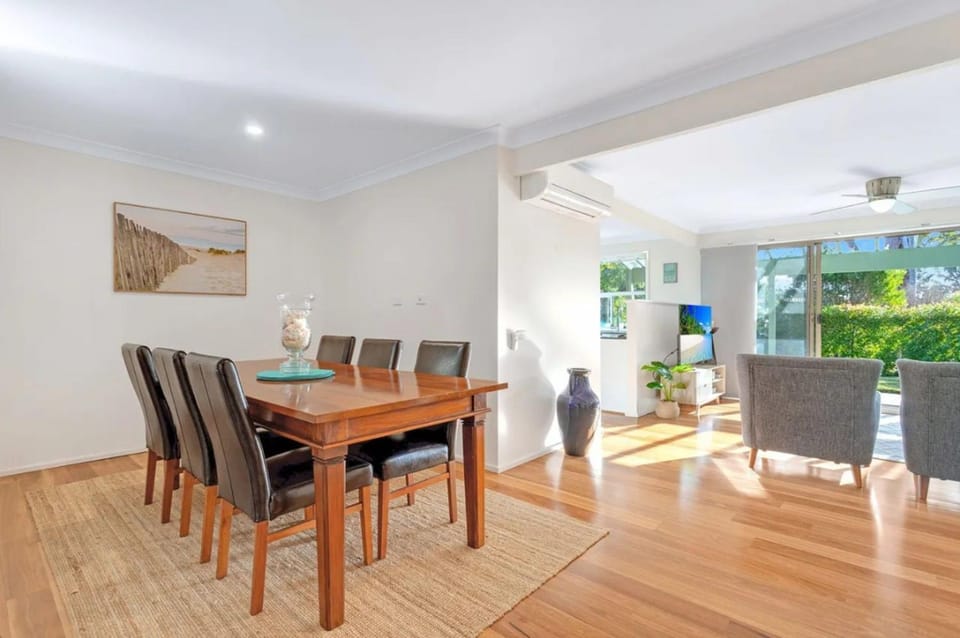 Coral Sands by Experience Jervis Bay House in Vincentia