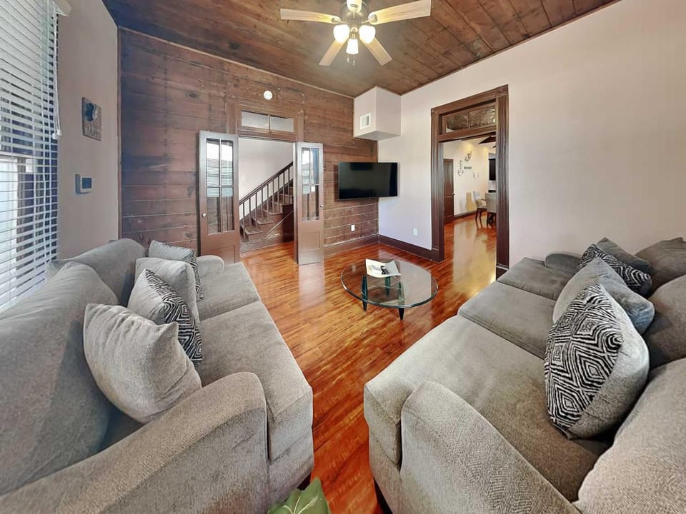 TV and multimedia, Living room, Seating area, furniture