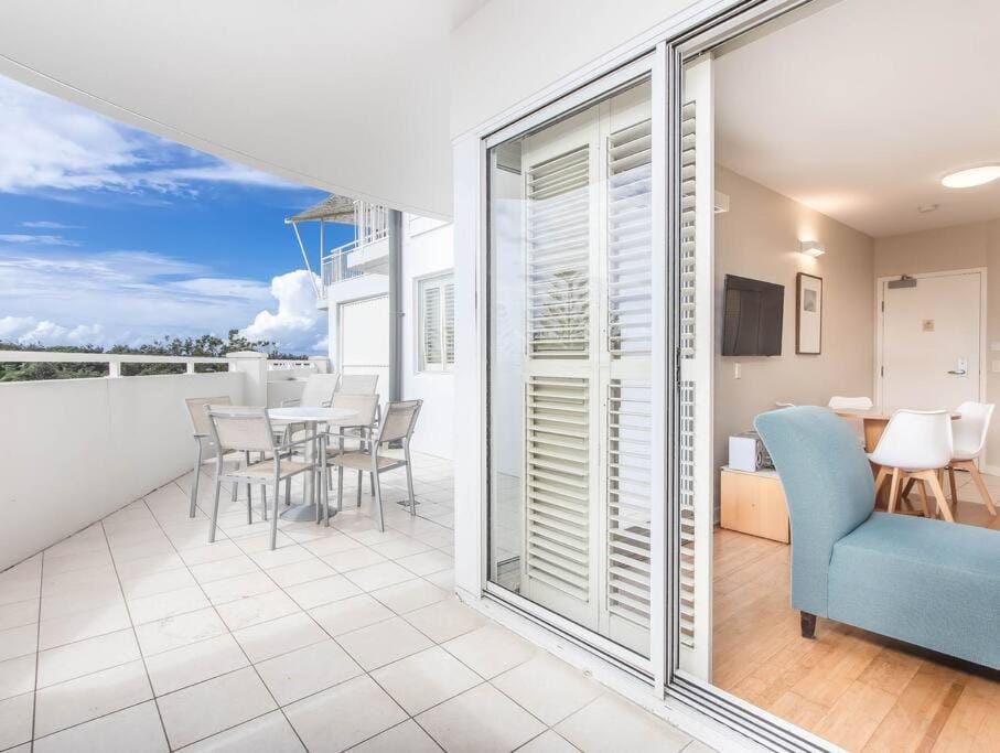 Patio, View (from property/room), Balcony/Terrace, Living room, Seating area, Dining area