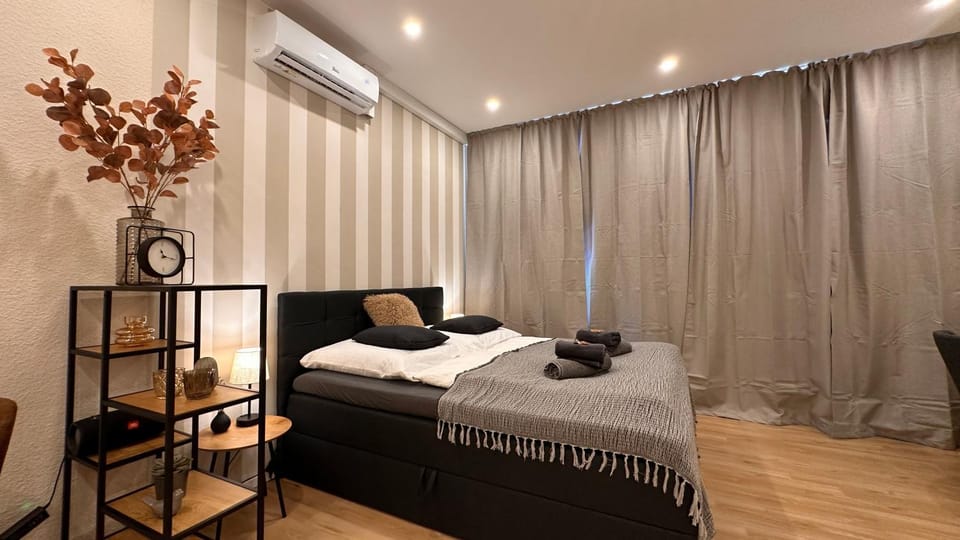 Bed, Photo of the whole room