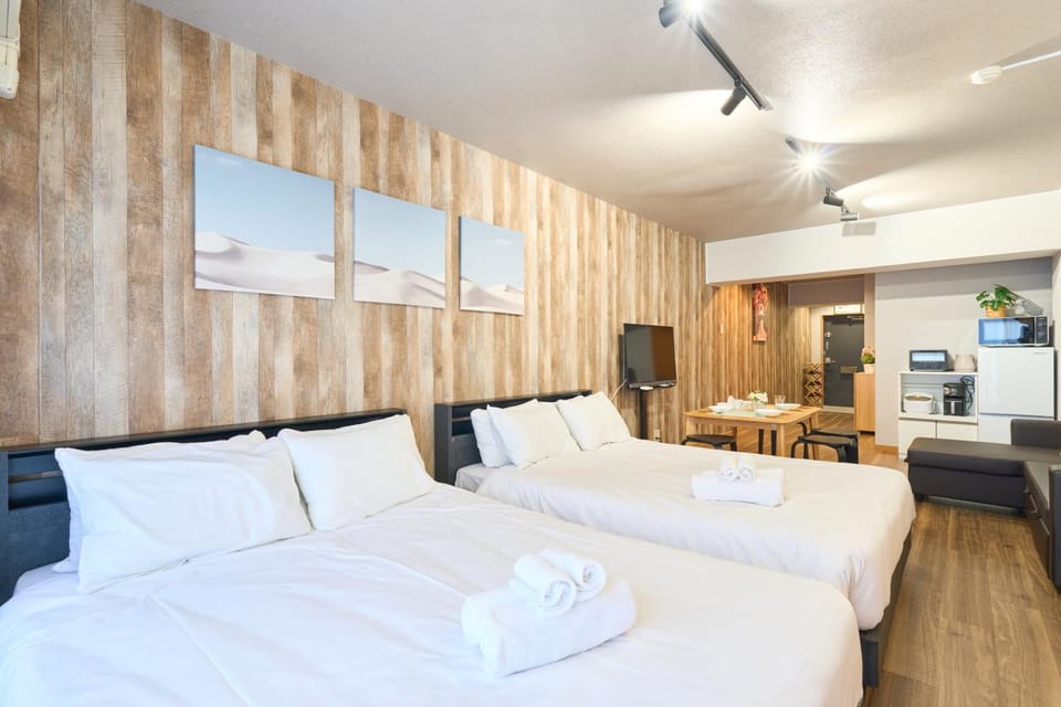 Bed, Bedroom, towels