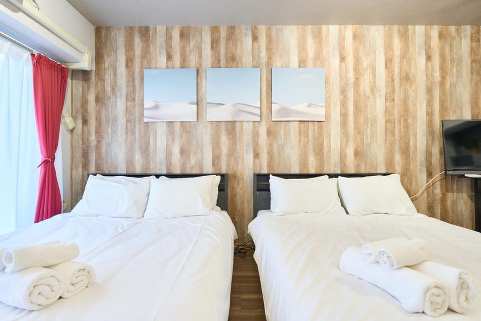 Bed, Bedroom, towels