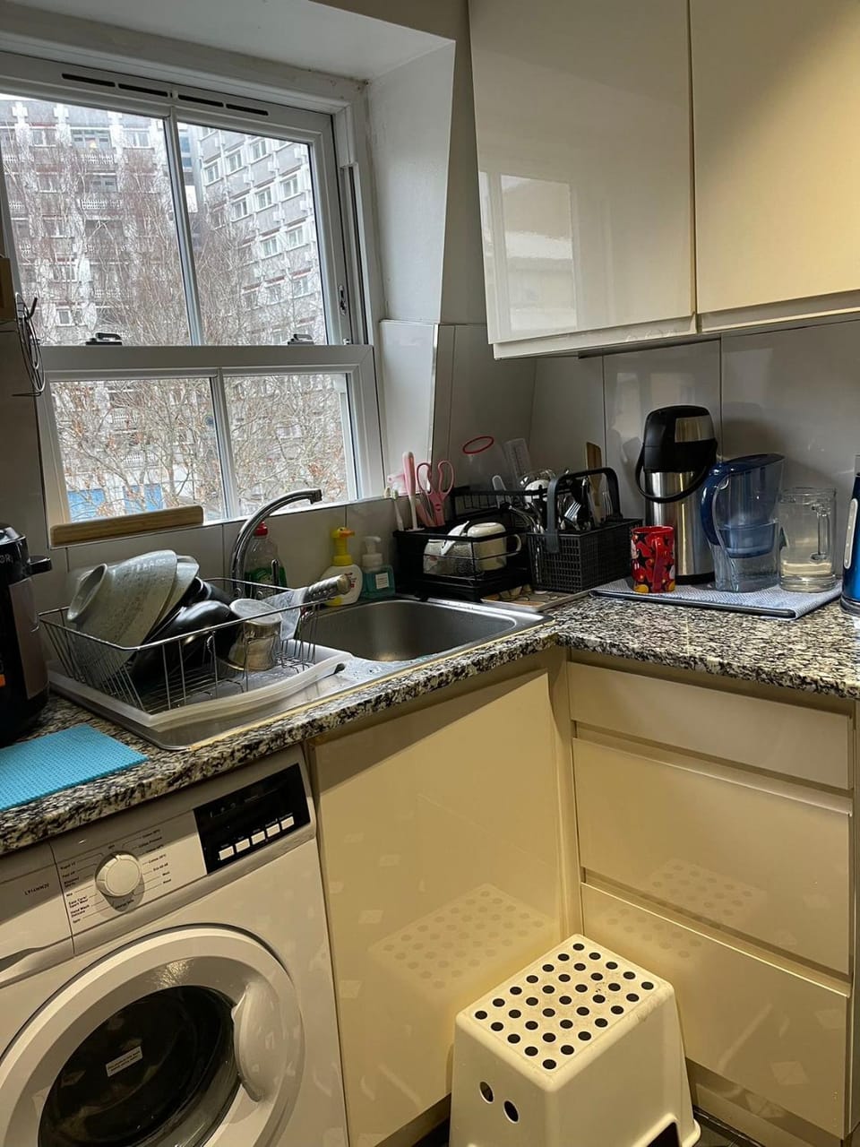 Kitchen or kitchenette, washing machine, kitchen