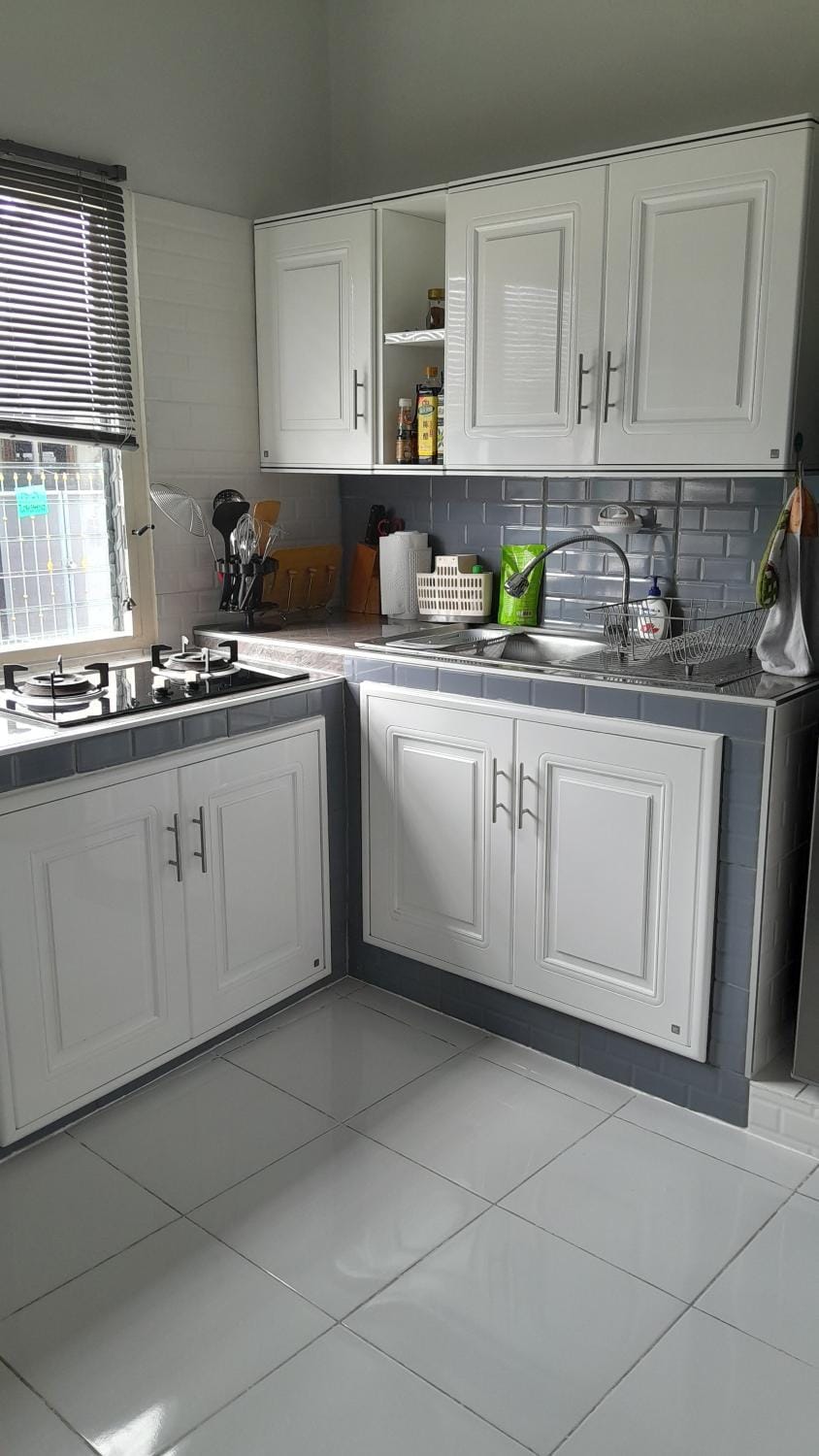 Kitchen or kitchenette, kitchen