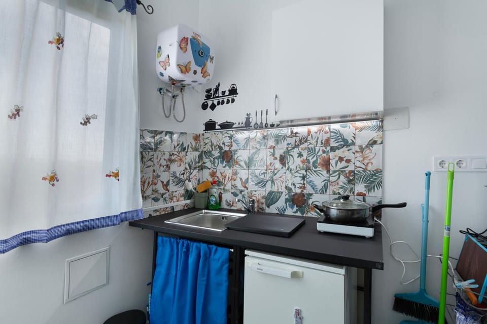 Kitchen or kitchenette, Living room