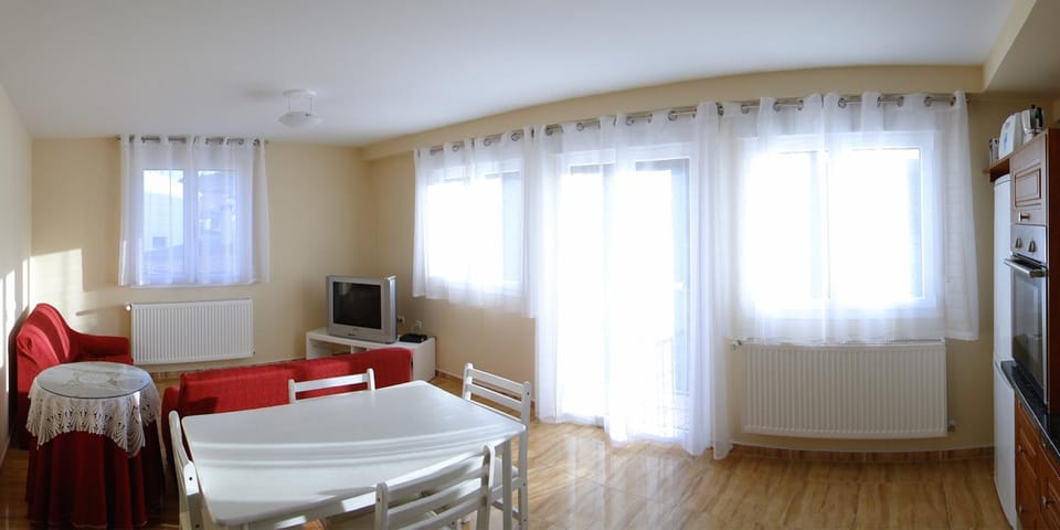 Kitchen or kitchenette, Living room