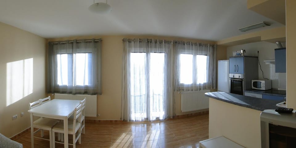Kitchen or kitchenette, Living room