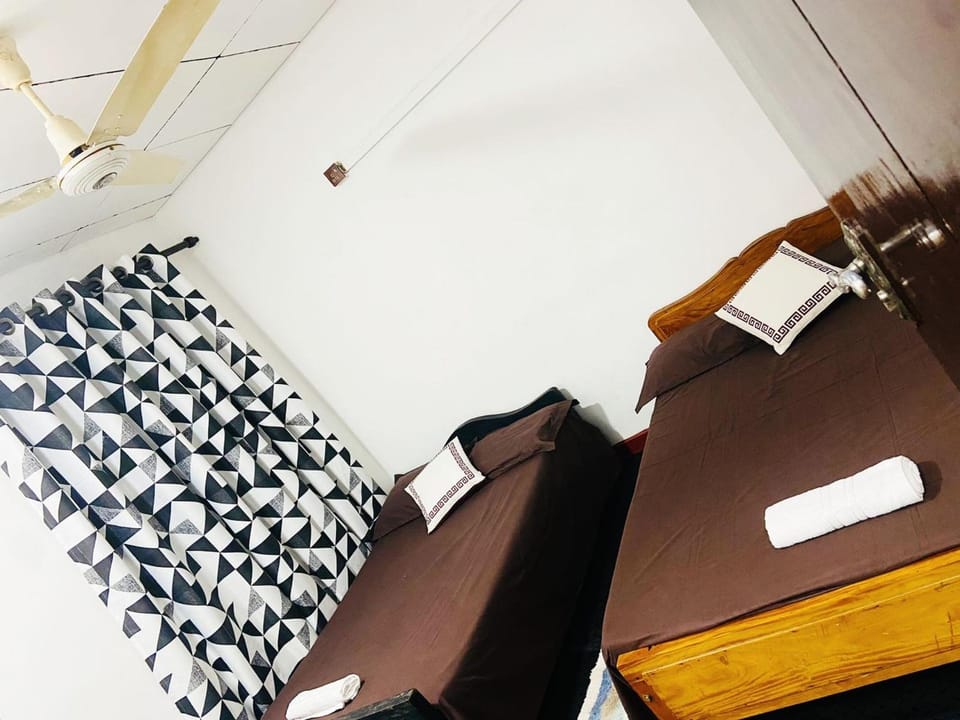 Bedroom, towels