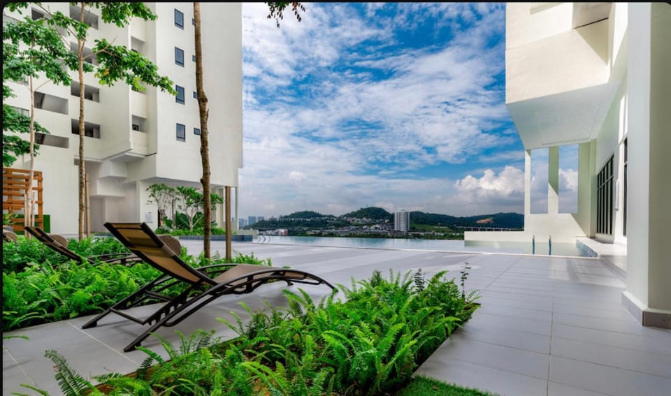 Property building, Patio, Day, Balcony/Terrace, sunbed