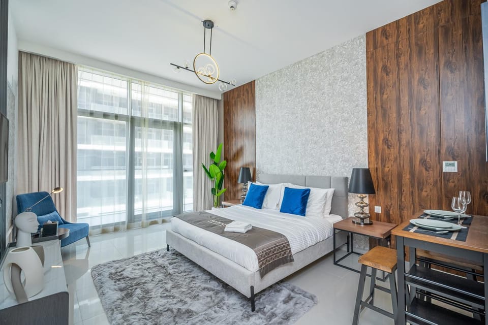 Bed, Photo of the whole room, Seating area, Dining area