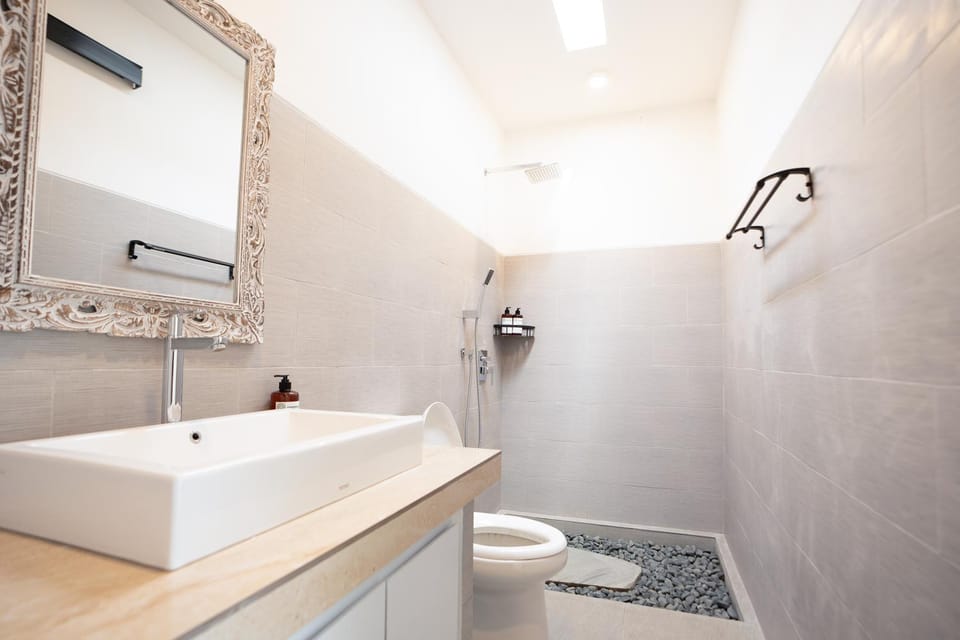 2BR Rice Field View Private Villa in Cemagi Villa in Kediri