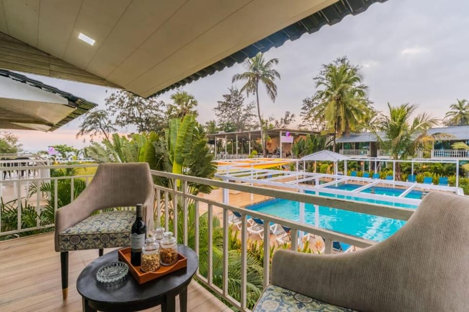 Natural landscape, Balcony/Terrace, Pool view