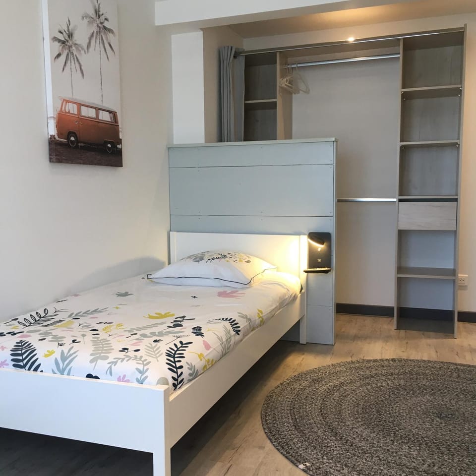 Bed, Photo of the whole room