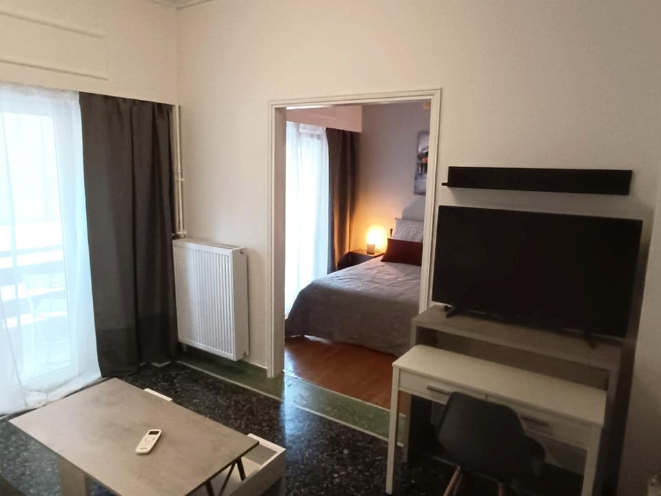 Communal lounge/ TV room, Bed, Place of worship, TV and multimedia, Living room, Photo of the whole room, Bedroom, air conditioner