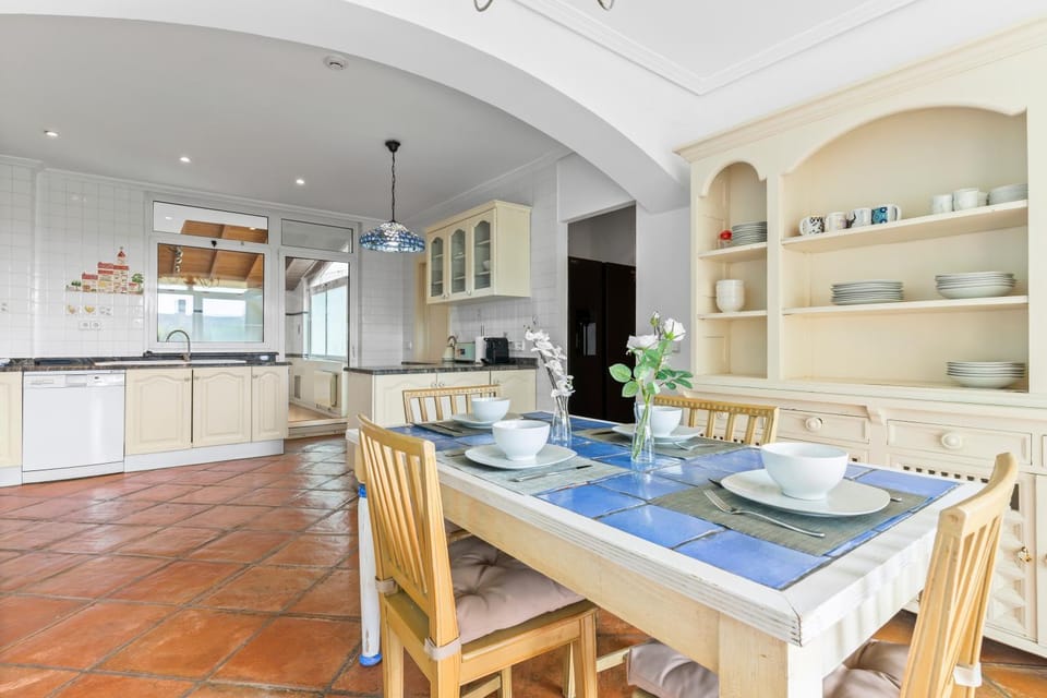 Property building, Kitchen or kitchenette, Living room