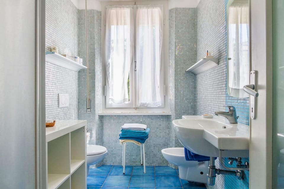 Toilet, Bathroom, bidet, towels