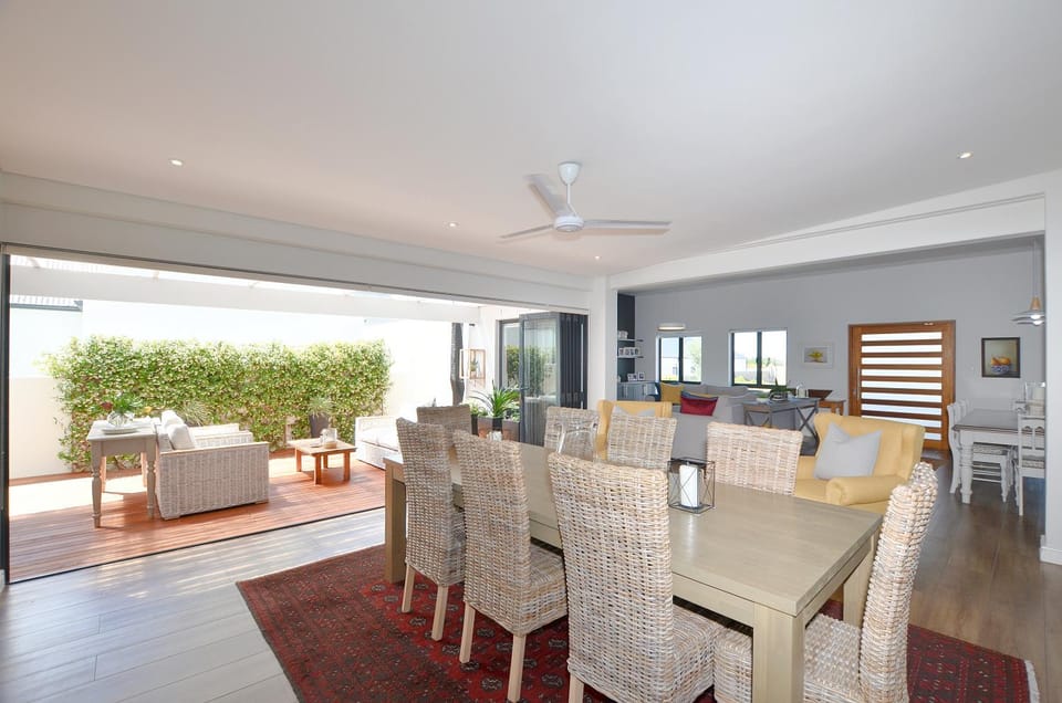 Seating area, Dining area