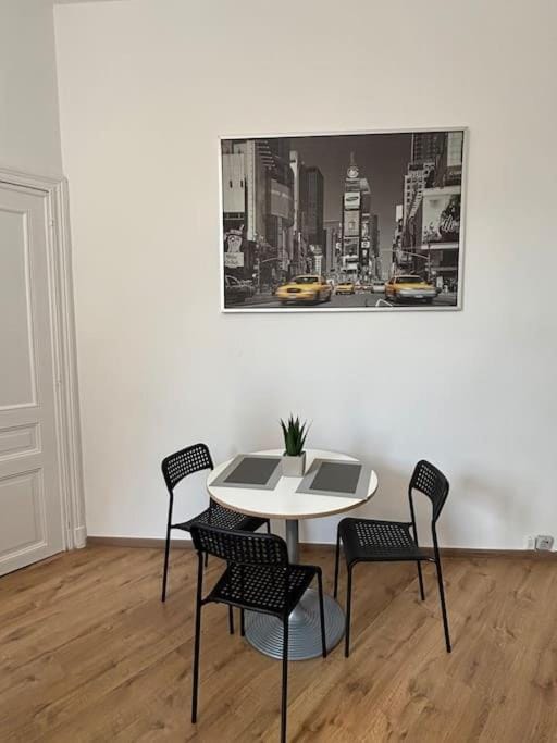 Studio Issa Apartment in Brussels