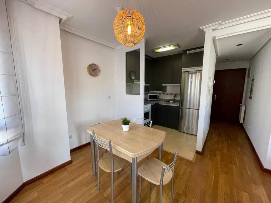 Kitchen or kitchenette, Dining area, oven, stove