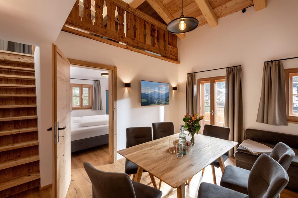 TV and multimedia, Coffee/tea facilities, Kitchen or kitchenette, Living room, Dining area, microwave, stove, kitchen