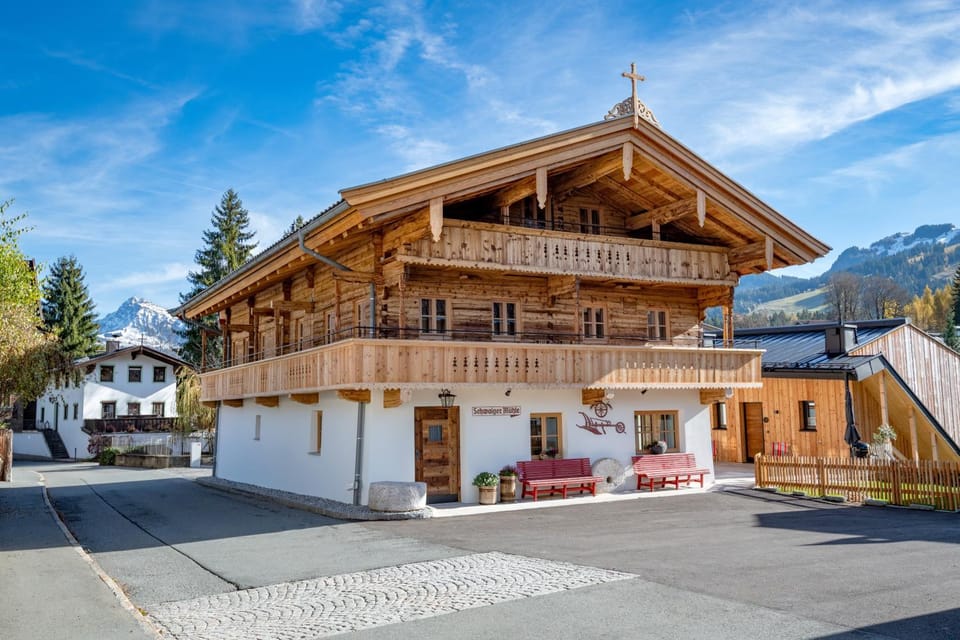 Property building, Balcony/Terrace, Landmark view, Parking