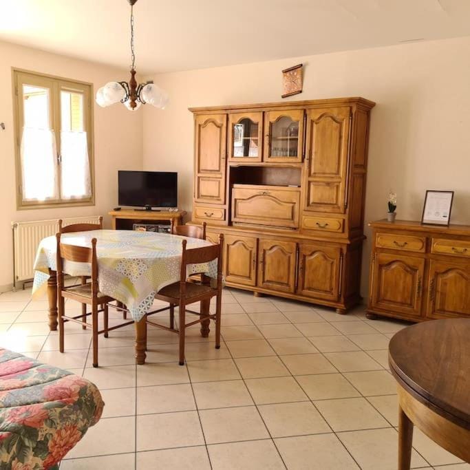 TV and multimedia, Living room, Dining area