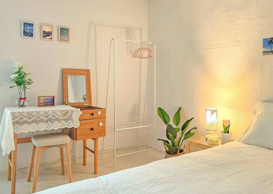 Bed, Bedroom