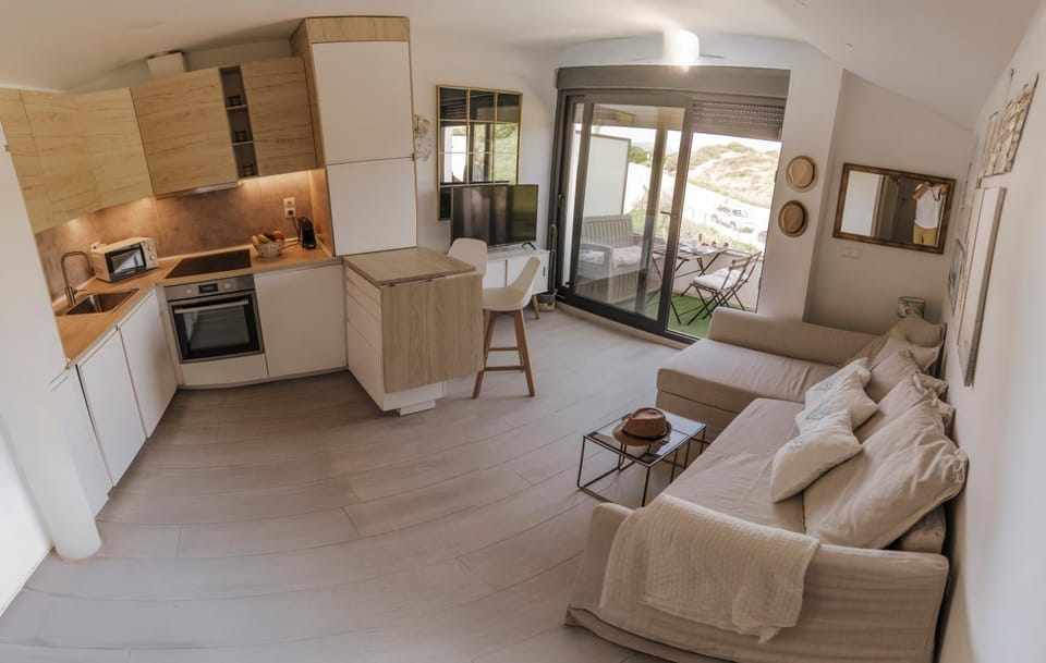 Kitchen or kitchenette, Living room, Lounge or bar