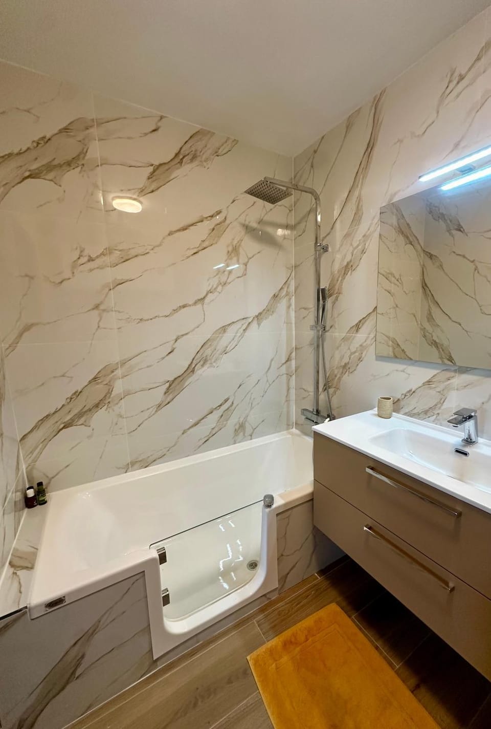 Bathroom, Bath, towels