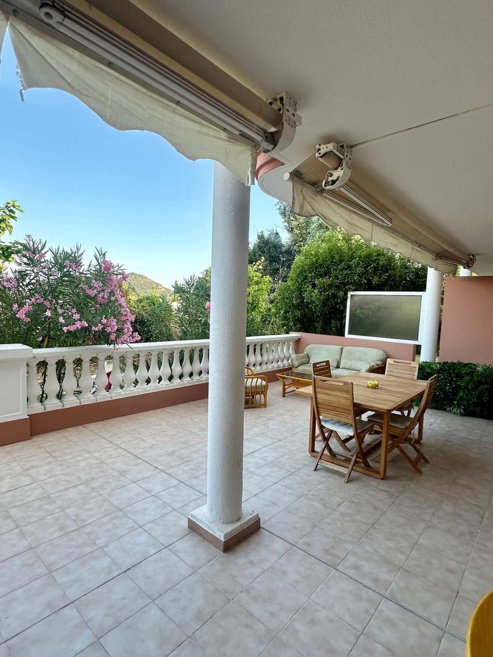 Patio, View (from property/room), Dining area, Garden view