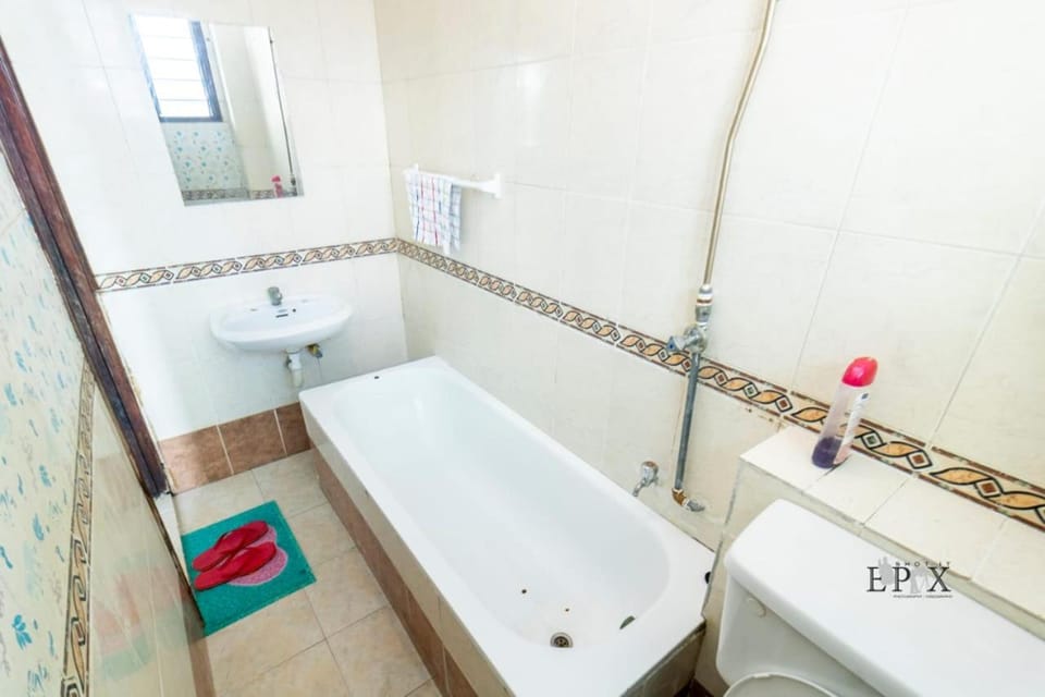 Shower, Toilet, Bathroom, Bath