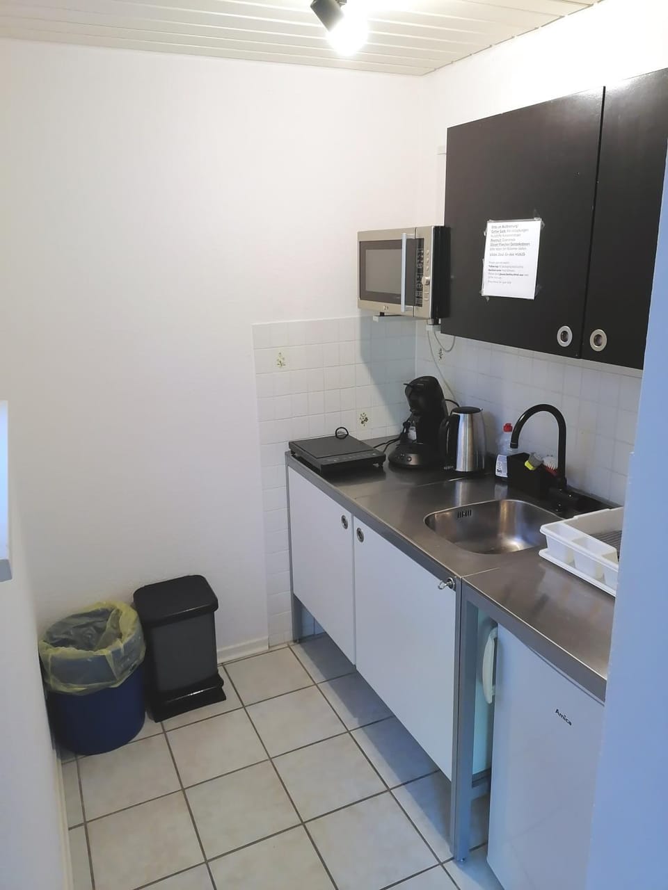 Kitchen or kitchenette, stove, kitchen, kitchen