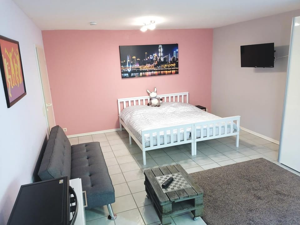 Living room, Photo of the whole room, Bedroom