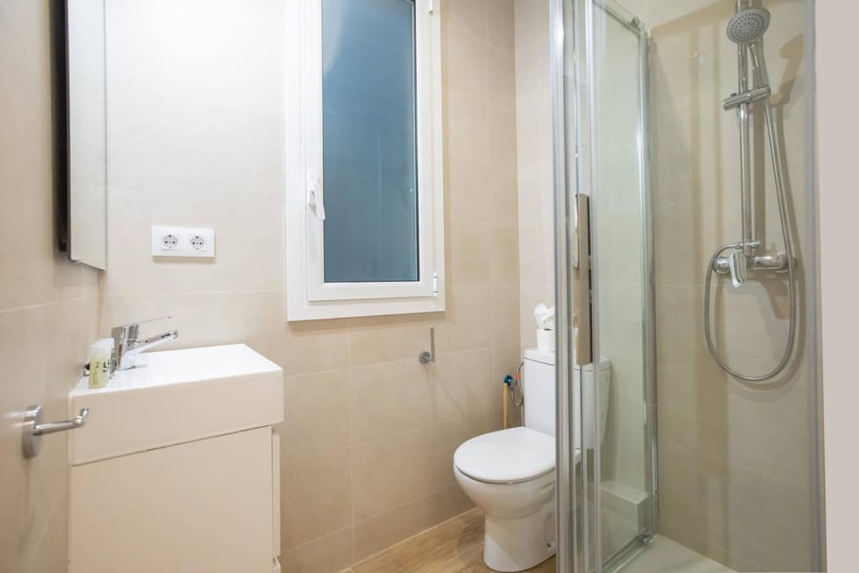 33PAR1094 - Magnific 2BR Flat in Poble Sec Apartment in Barcelona