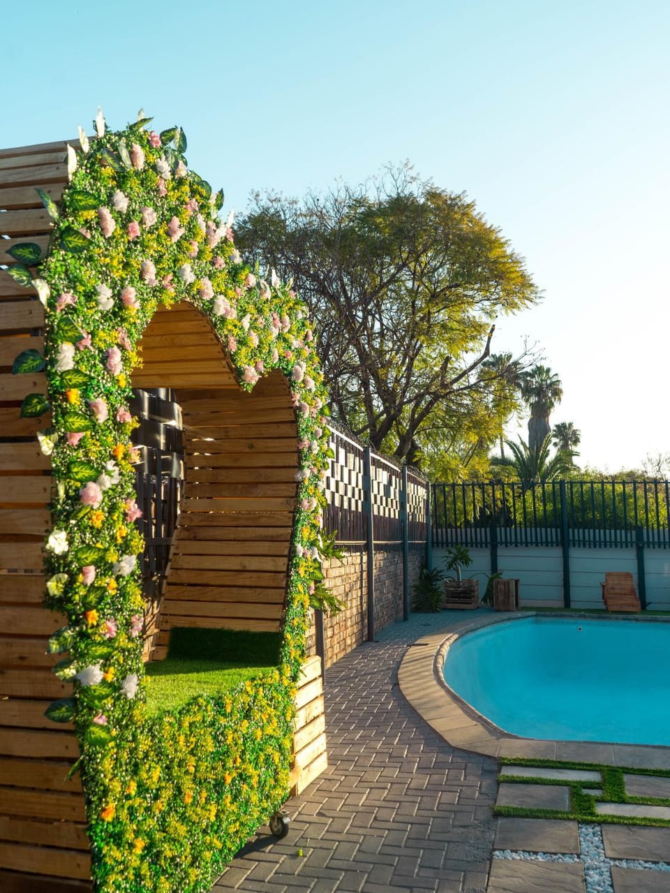 Day, Garden, Coffee/tea facilities, Seating area, Pool view, Swimming pool