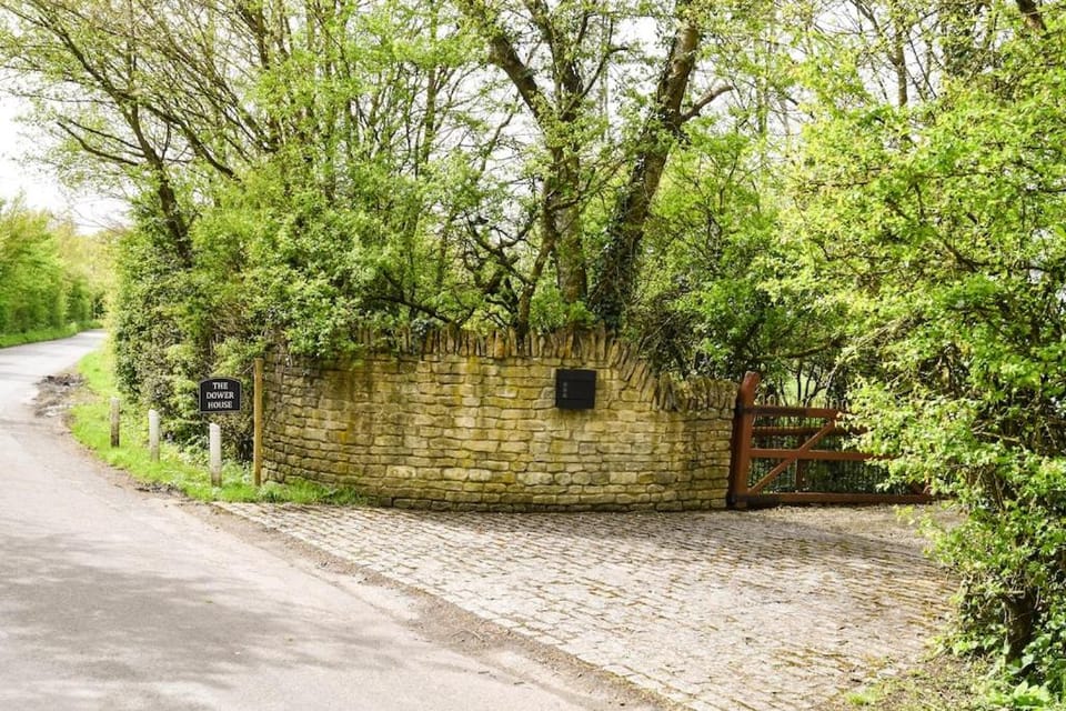 The Lookout at Cloatley Meadow Apartment in Cotswold District