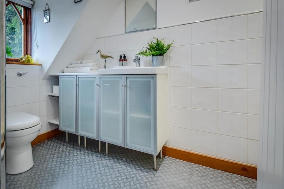 The Lookout at Cloatley Meadow Apartment in Cotswold District