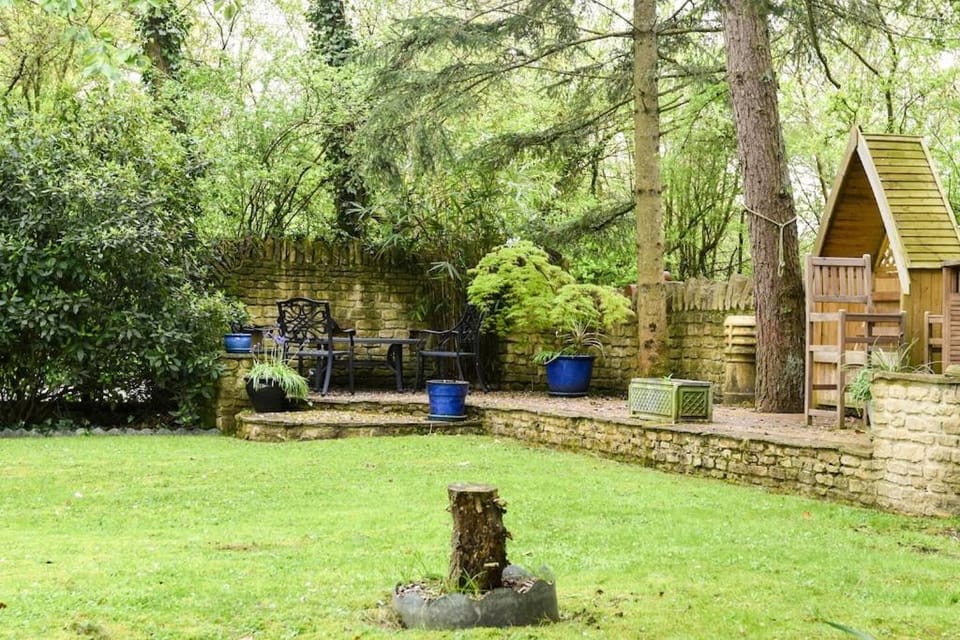 The Lookout at Cloatley Meadow Apartment in Cotswold District