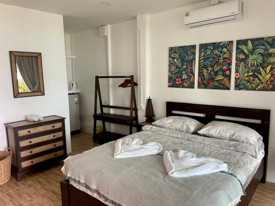 Bed, Photo of the whole room, Bedroom, towels, air conditioner