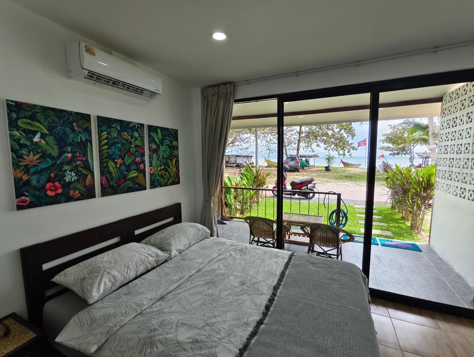Bed, View (from property/room), Balcony/Terrace, Photo of the whole room, Bedroom, air conditioner