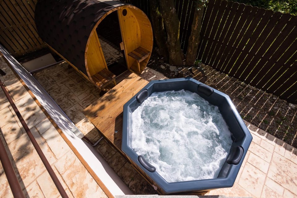 Hot Tub, Spa and wellness centre/facilities
