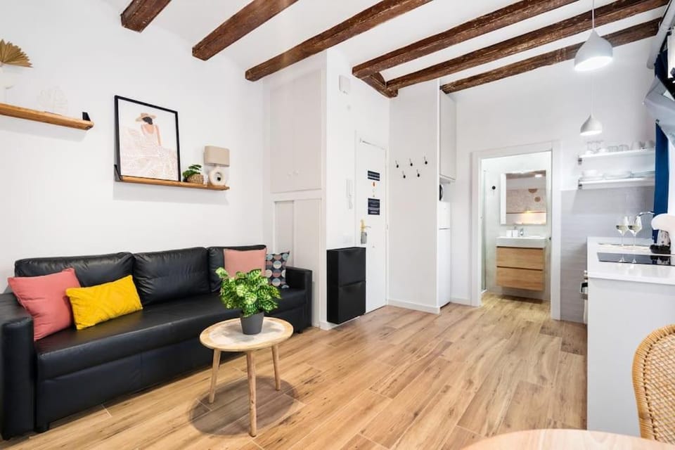 Lodging Apartments Almirall Beach 32 Apartment in Barcelona