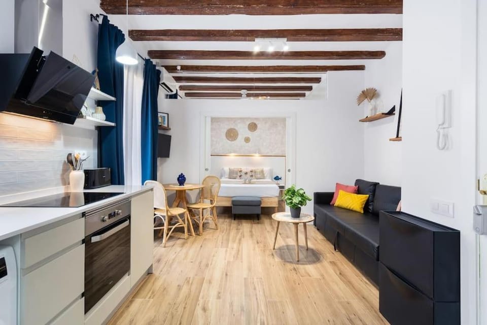 Lodging Apartments Almirall Beach 32 Apartment in Barcelona
