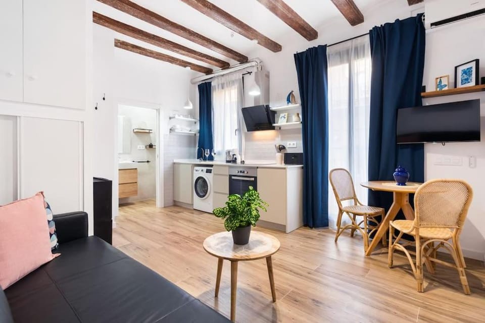 Lodging Apartments Almirall Beach 32 Apartment in Barcelona