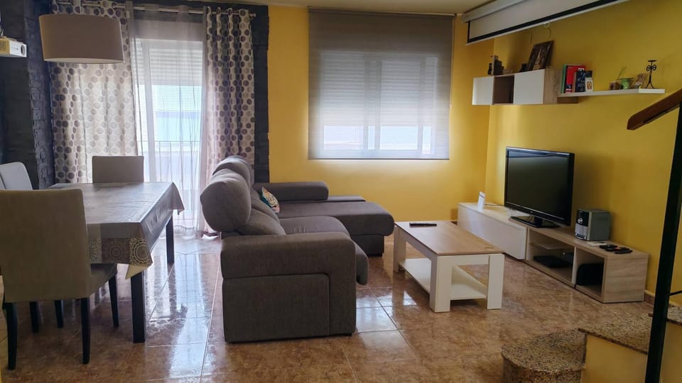 Communal lounge/ TV room, Living room, Seating area, Dining area